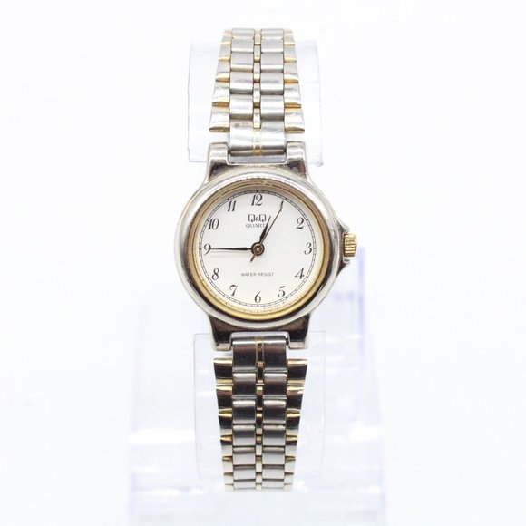 Q&Q Watch Womens Silver Tone Stainless Steel Quartz Water Resistance White Dial - Picture 1 of 8